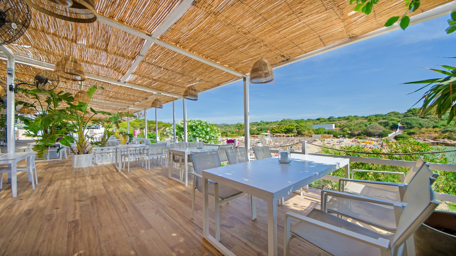 Terraza con vistas al mar de Cala Marçal